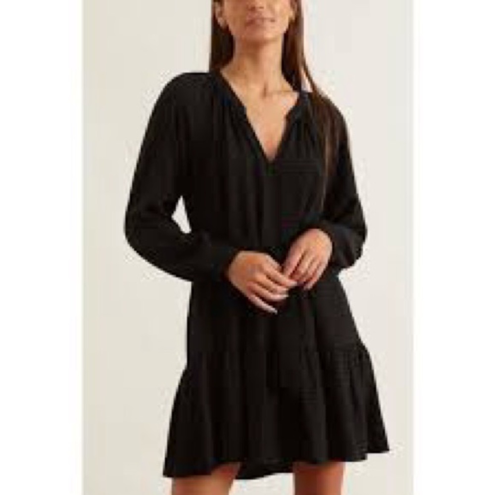 XiRENA Jolene Long Sleeve Black Crinkle Woven belted Dress size SMALL